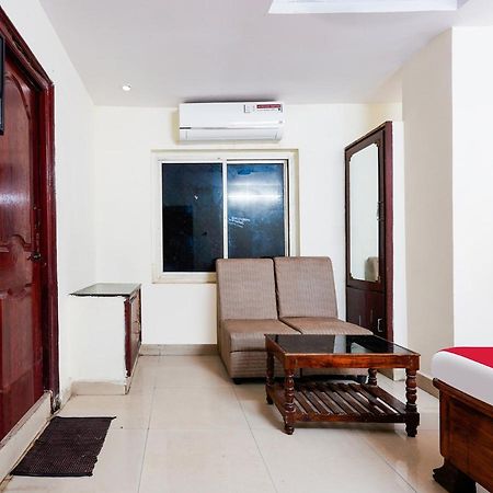 SPOT ON 82731 Hotel Supriya Vijayawada Bagian luar foto