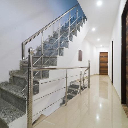 SPOT ON 82731 Hotel Supriya Vijayawada Bagian luar foto