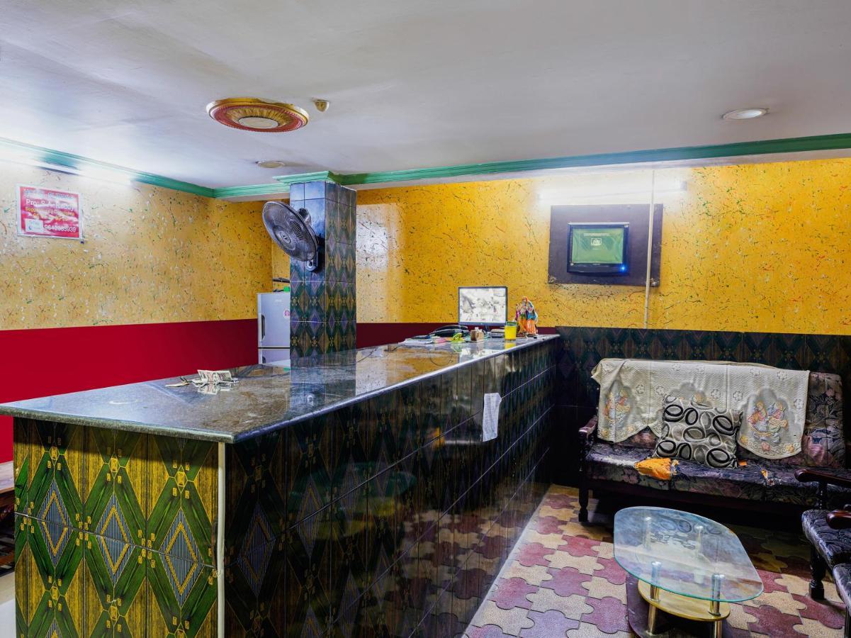 SPOT ON 82731 Hotel Supriya Vijayawada Bagian luar foto