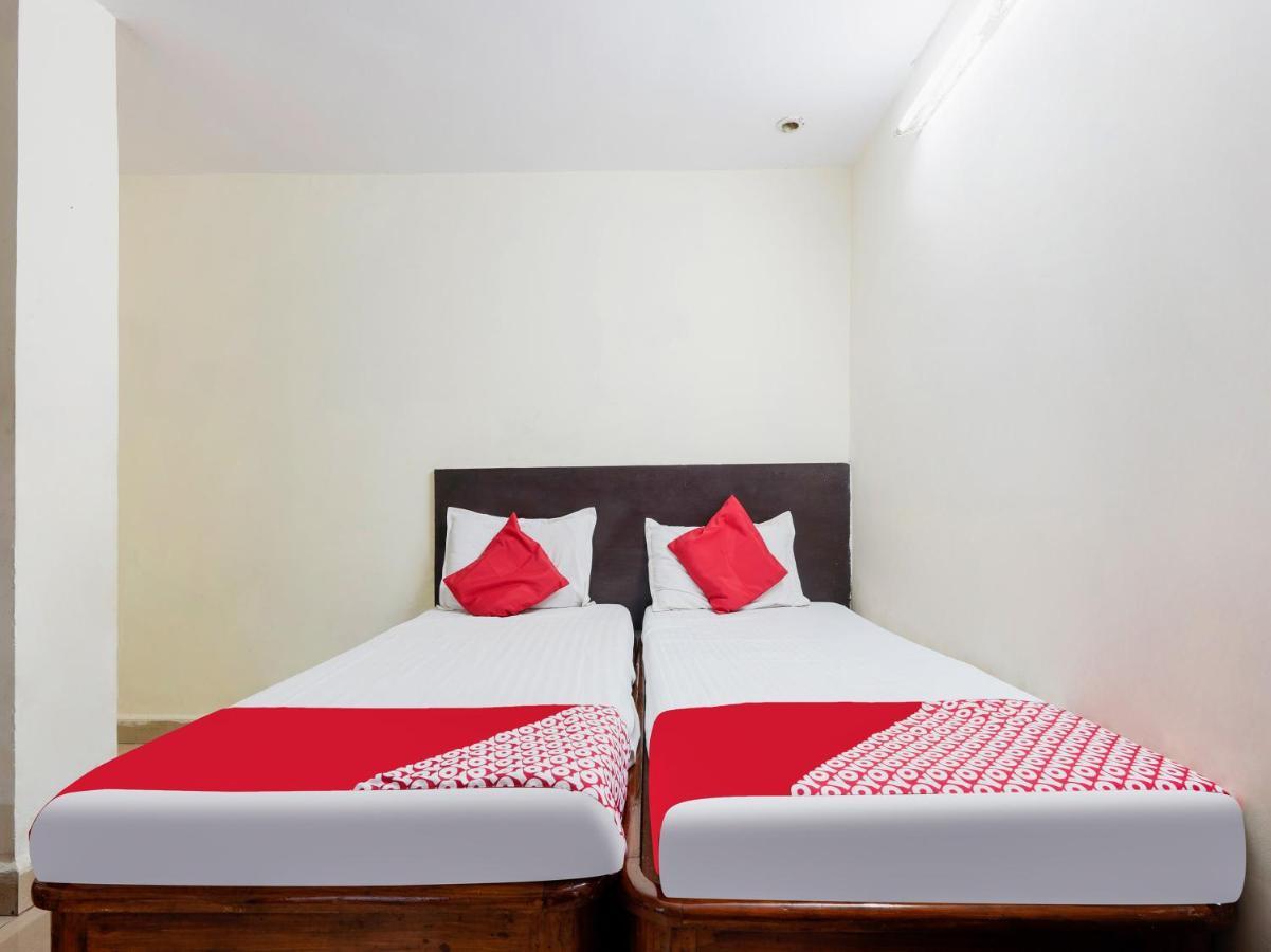 SPOT ON 82731 Hotel Supriya Vijayawada Bagian luar foto
