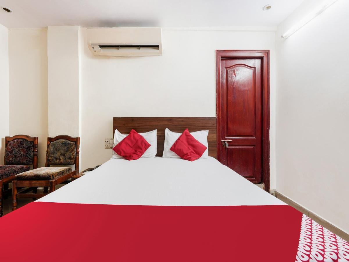 SPOT ON 82731 Hotel Supriya Vijayawada Bagian luar foto
