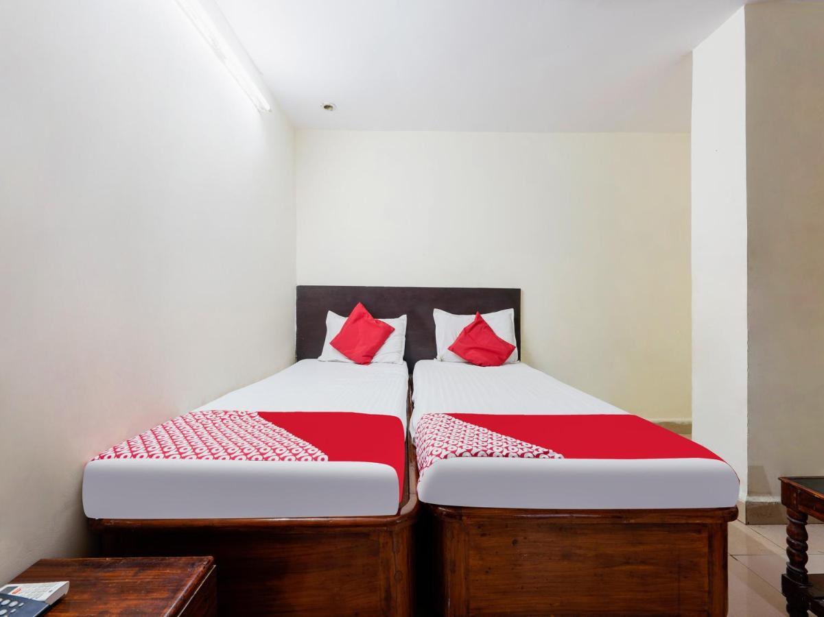 SPOT ON 82731 Hotel Supriya Vijayawada Bagian luar foto